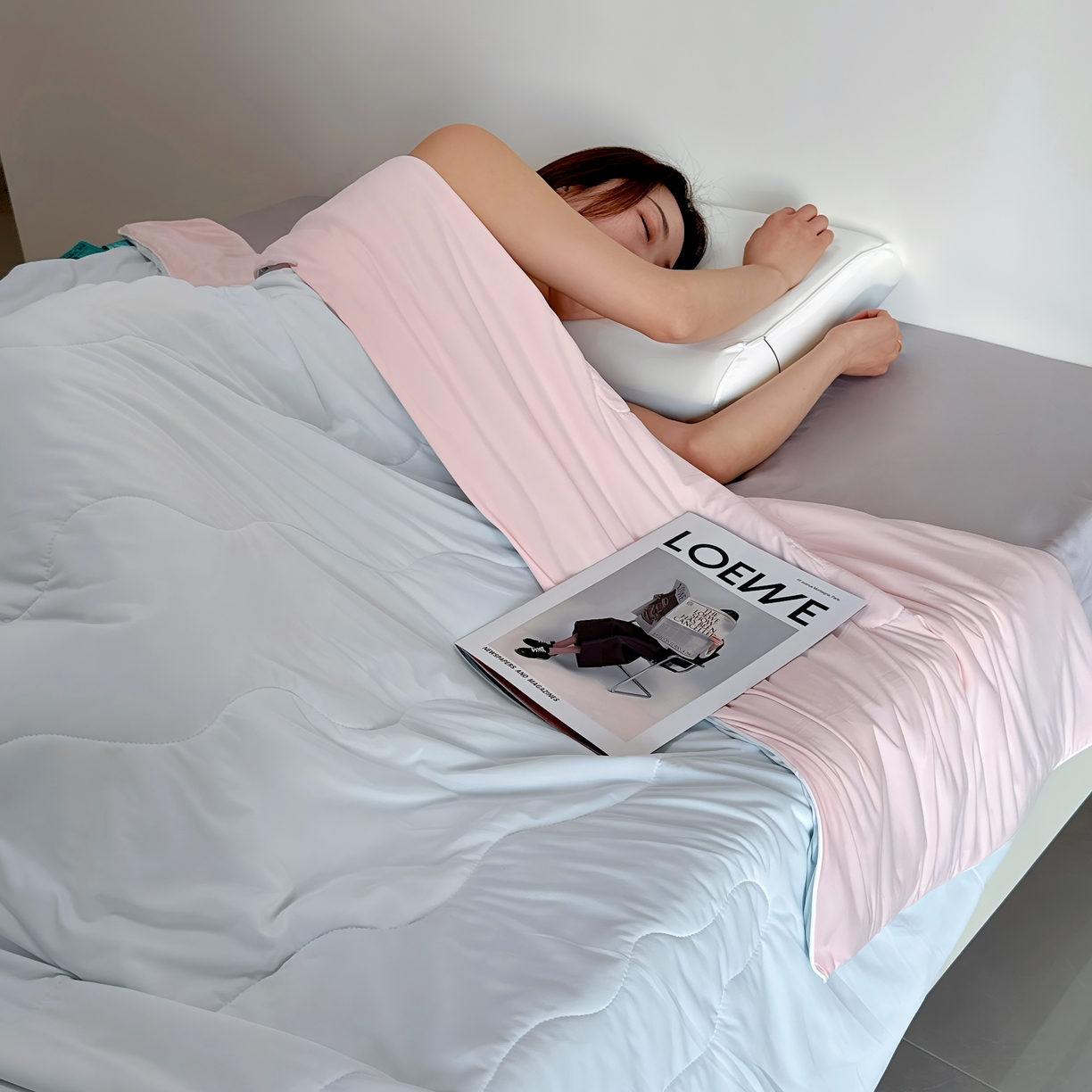 91家纺网 家纺一手货源 找家纺 兜米 2025夏季玻尿酸凉感冰皮被夏凉被空调被 浅蓝拼粉色