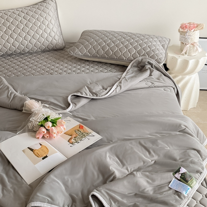 91家纺网 家纺一手货源 找家纺 2025新款加厚乳胶床笠款经典纯色夏被套件 方格-深灰