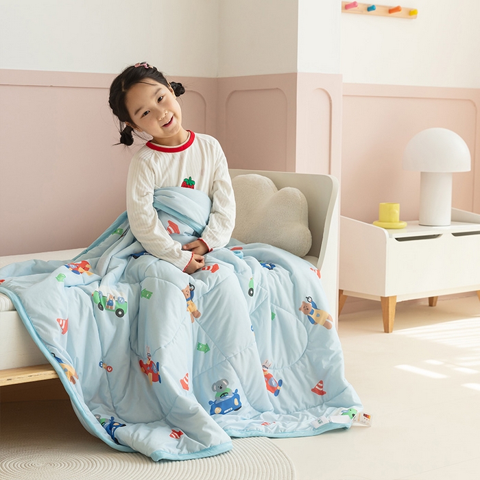 91家纺网 家纺一手货源 找家纺 艾佳宝贝 2025春夏新款A类凉感丝儿童糖果抗菌夏被 飞行小车