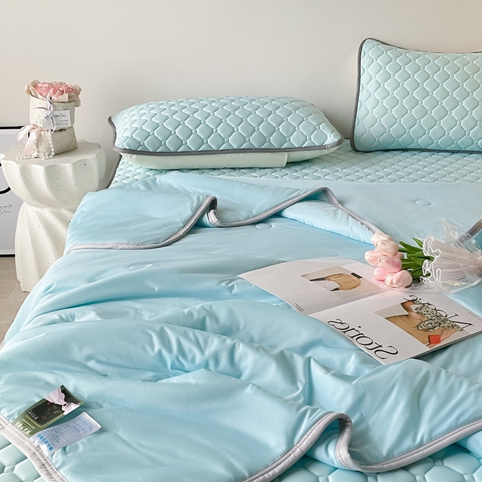91家纺网 家纺一手货源 找家纺 2025新款加厚乳胶床笠款经典纯色夏被套件 方格-湖蓝