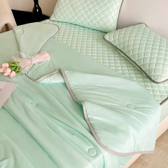 91家纺网 家纺一手货源 找家纺 2025新款加厚乳胶床笠款经典纯色夏被套件 方格-水绿