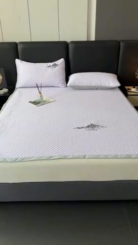 91家纺网 家纺一手货源 找家纺 澳梵家居 2025新款PE中分子A类凉感豆豆刺绣软凉席 冰川-紫