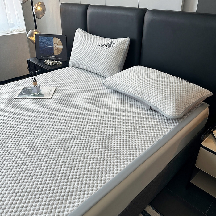 91家纺网 家纺一手货源 找家纺 澳梵家居 2025新款PE中分子A类凉感豆豆刺绣软凉席 冰川-浅灰