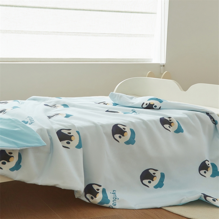 91家纺网 家纺一手货源 找家纺 艾佳宝贝 2025A类儿童全棉多功能单被套可拆式夏被四季被子 乖萌小企鹅