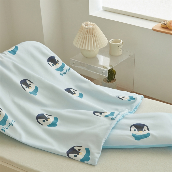91家纺网 家纺一手货源 找家纺 艾佳宝贝 2025A类儿童全棉多功能单被套可拆式夏被四季被子 乖萌小企鹅