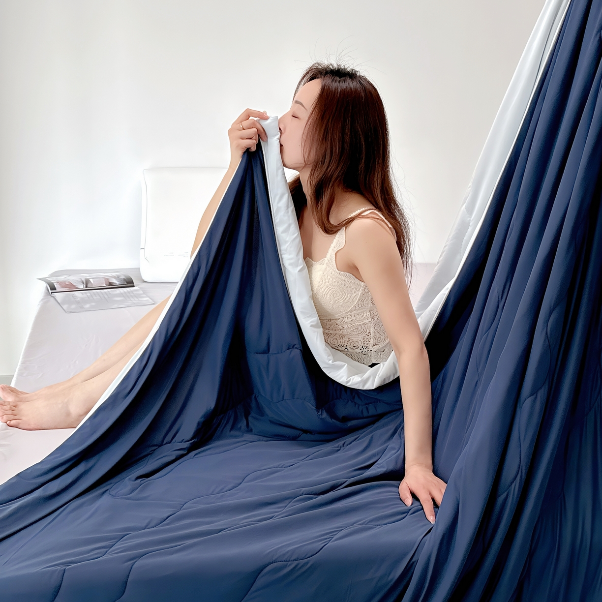 91家纺网 家纺一手货源 找家纺 兜米 2025夏季玻尿酸凉感冰皮被夏凉被空调被 深蓝拼浅蓝