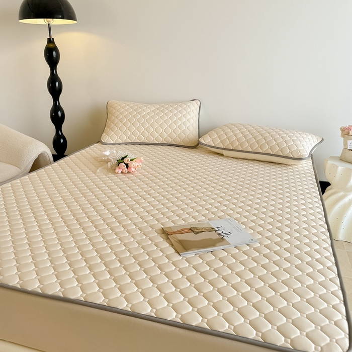 91家纺网 家纺一手货源 找家纺 2025新款加厚乳胶床笠款经典纯色夏被套件 方格-米杏