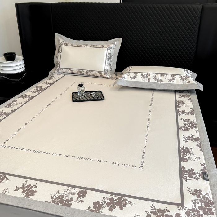 91家纺网 家纺一手货源 找家纺 本希2025春夏新款可水洗冰丝席花漾数码印花法式系列 曼秋-灰平席