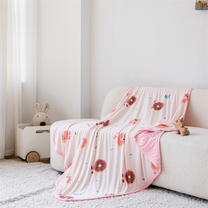 91家纺网 家纺一手货源 找家纺 艾佳宝贝 2025新款A类针织豆豆儿童多功能宿舍午睡安抚盖毯 甜甜与圈圈-盖毯