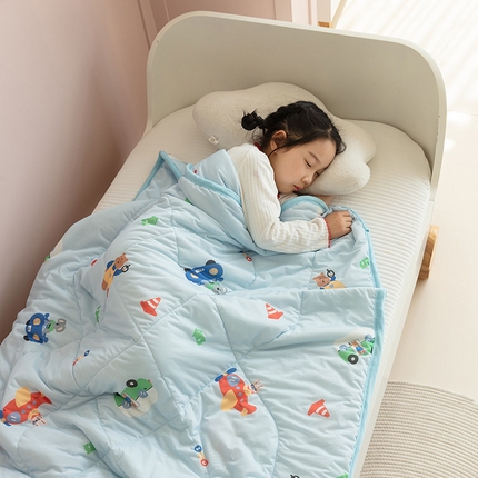 艾佳宝贝 2025春夏新款A类凉感丝儿童糖果抗菌夏被 飞行小车