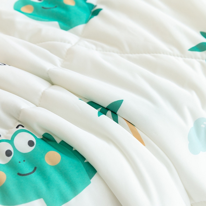 91家纺网 家纺一手货源 找家纺 艾佳宝贝 2025春夏新款A类凉感丝儿童糖果抗菌夏被 hello 恐龙