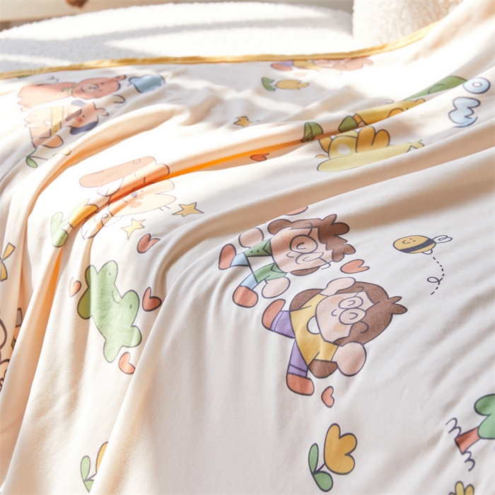 91家纺网 家纺一手货源 找家纺 艾佳宝贝 2025新款A类针织豆豆儿童多功能宿舍午睡安抚盖毯 童年的伙伴-盖毯