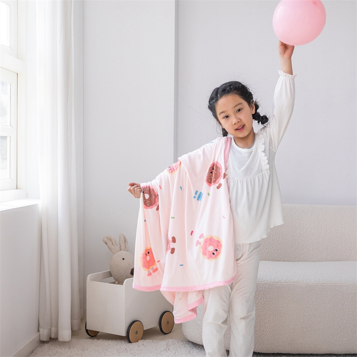 91家纺网 家纺一手货源 找家纺 艾佳宝贝 2025新款A类针织豆豆儿童多功能宿舍午睡安抚盖毯 甜甜与圈圈-盖毯