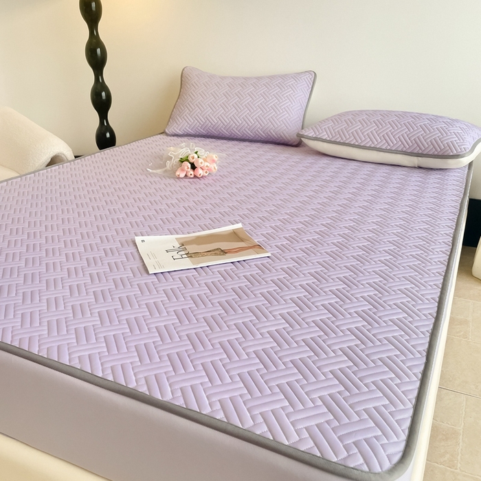 91家纺网 家纺一手货源 找家纺 2025新款加厚乳胶床笠款经典纯色夏被套件 饼干花-浅紫