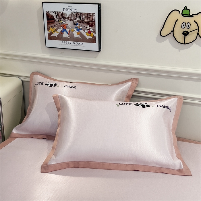 91家纺网 家纺一手货源 找家纺 星座家纺 2025新款600D熊猫烫画冰丝凉席三件套 清凉粉