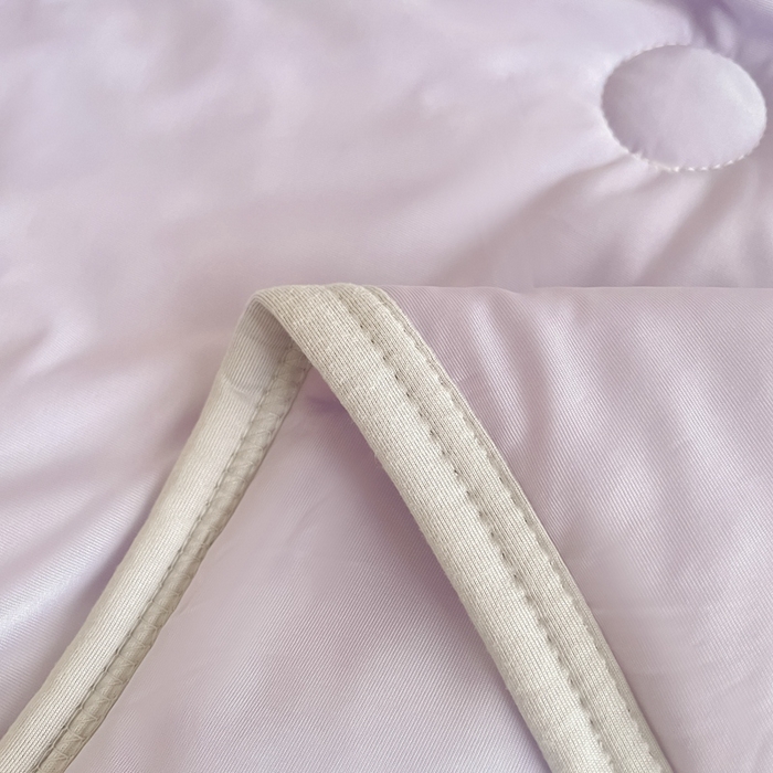 91家纺网 家纺一手货源 找家纺 2025新款加厚乳胶床笠款经典纯色夏被套件 饼干花-浅紫