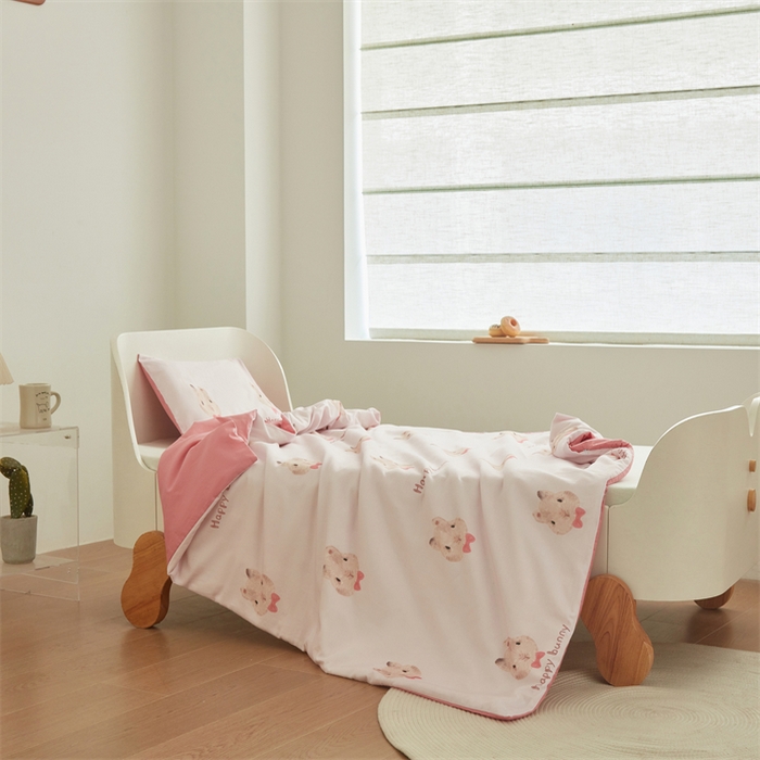 91家纺网 家纺一手货源 找家纺 艾佳宝贝 2025A类儿童全棉多功能单被套可拆式夏被四季被子 乖萌甜兔