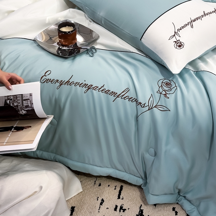 91家纺网 家纺一手货源 找家纺 卡罗兰 2025新款水洗真丝夏凉被空调被拼接款手工包边浪漫花语系列 浪漫花语-青石绿