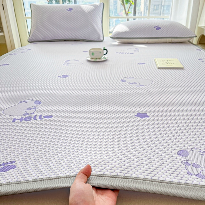 91家纺网 家纺一手货源 找家纺 卡伦2025新款冰丝豆豆凉席床席系列 卡皮巴拉-紫