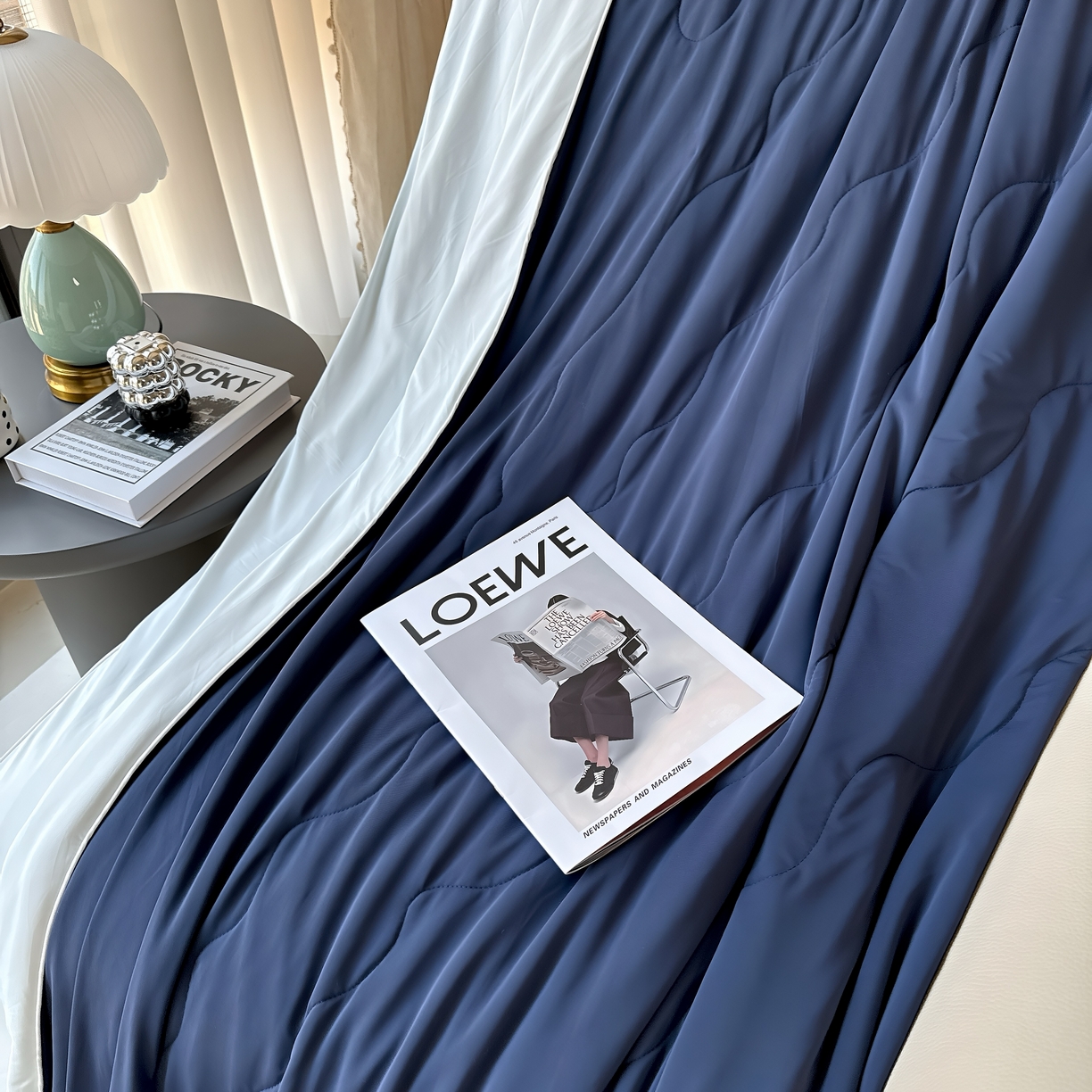 91家纺网 家纺一手货源 找家纺 兜米 2025夏季玻尿酸凉感冰皮被夏凉被空调被 深蓝拼浅蓝