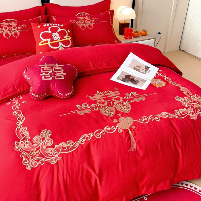 91家纺网 家纺一手货源 找家纺 2025新款100支150克双面长绒棉婚庆绣花四件套 吾家有喜