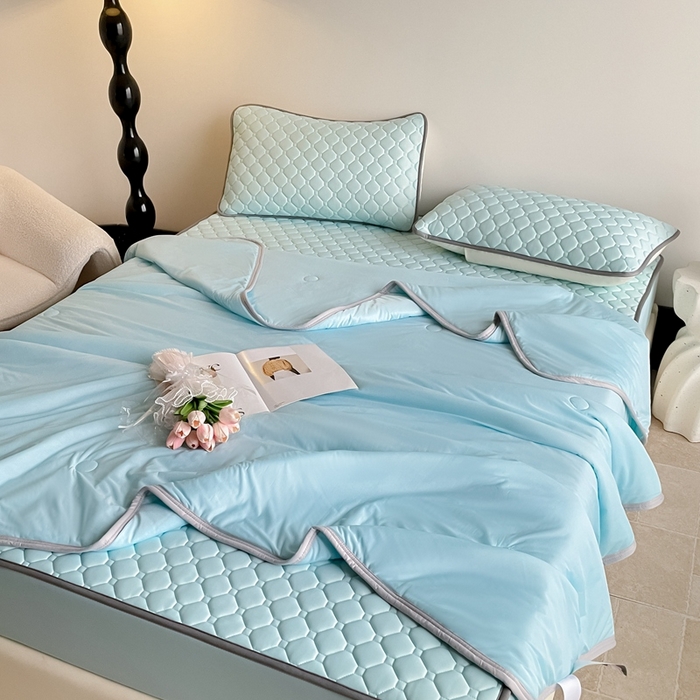 91家纺网 家纺一手货源 找家纺 2025新款加厚乳胶床笠款经典纯色夏被套件 方格-湖蓝