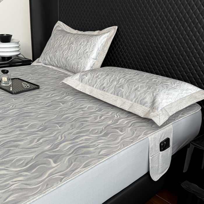 91家纺网 家纺一手货源 找家纺 本希2025春夏新款可水洗冰丝席花漾数码印花法式系列 雨文床笠