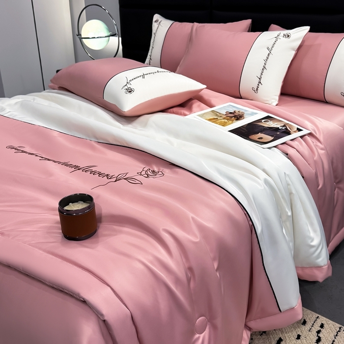 91家纺网 家纺一手货源 找家纺 卡罗兰 2025新款水洗真丝夏凉被空调被拼接款手工包边浪漫花语系列 浪漫花语-樱花粉