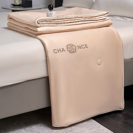 91家纺网 家纺一手货源 找家纺 （总）鸣升家纺 2025新款新款A类冰蓝丝凉感夏被填充蚕蛹蛋白夏凉被空调被