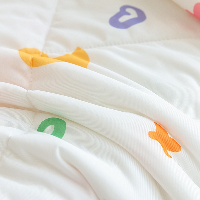 91家纺网 家纺一手货源 找家纺 艾佳宝贝 2025春夏新款A类凉感丝儿童糖果抗菌夏被 库乐鸭