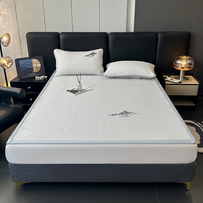 91家纺网 家纺一手货源 找家纺 澳梵家居 2025新款PE中分子A类凉感豆豆刺绣软凉席 冰川-浅灰