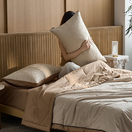 91家纺网 家纺一手货源 找家纺 （总）莱宁被业2025新款a类全棉色织浮雕提花夏被四件套