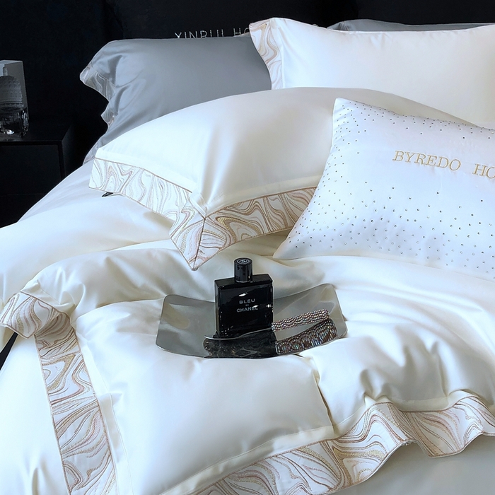 91家纺网 家纺一手货源 找家纺 馨蕊家居 2025新款100s高奢典藏简约全棉系列四件套-棉水漾 水漾-月光白