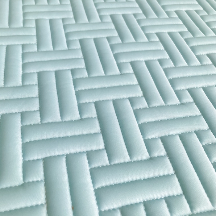 91家纺网 家纺一手货源 找家纺 2025新款加厚乳胶床笠款经典纯色夏被套件 饼干花-湖蓝