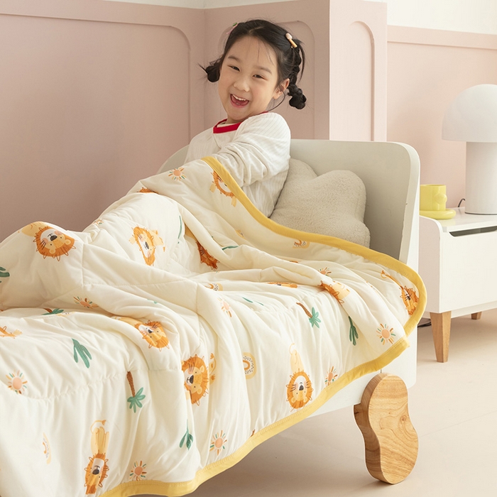 91家纺网 家纺一手货源 找家纺 艾佳宝贝 2025春夏新款A类凉感丝儿童糖果抗菌夏被 丛林萌狮