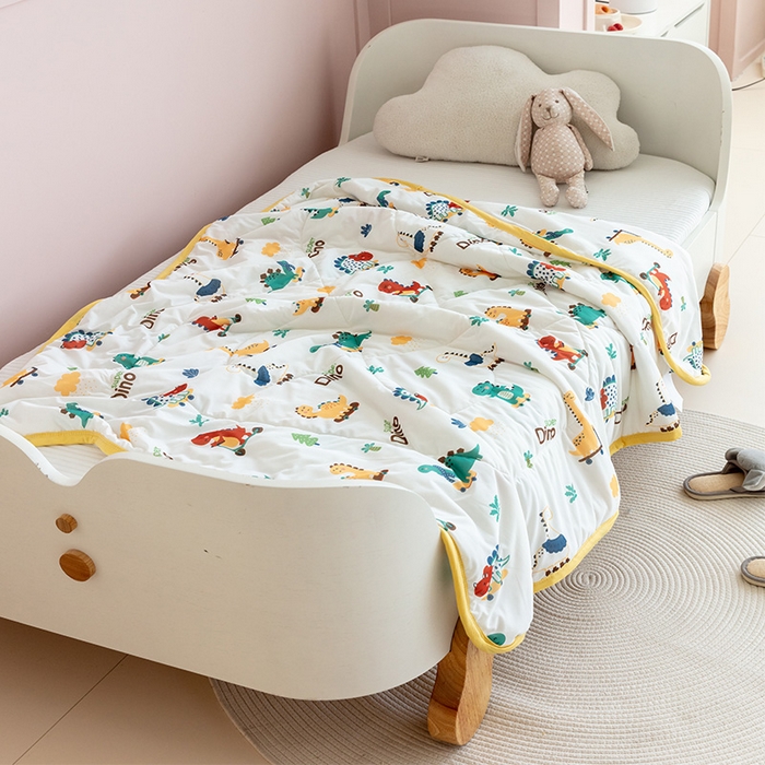 91家纺网 家纺一手货源 找家纺 艾佳宝贝 2025春夏新款A类凉感丝儿童糖果抗菌夏被 滑板恐龙