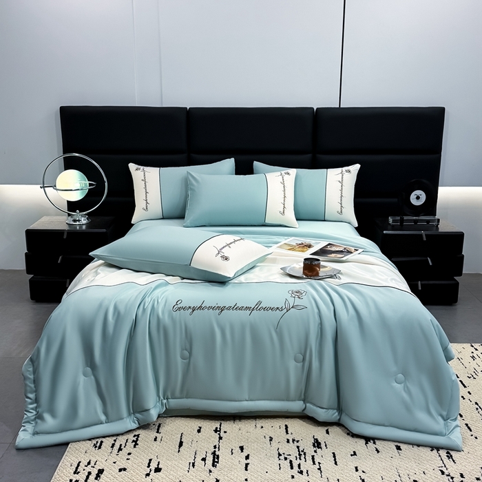 91家纺网 家纺一手货源 找家纺 卡罗兰 2025新款水洗真丝夏凉被空调被拼接款手工包边浪漫花语系列 浪漫花语-青石绿