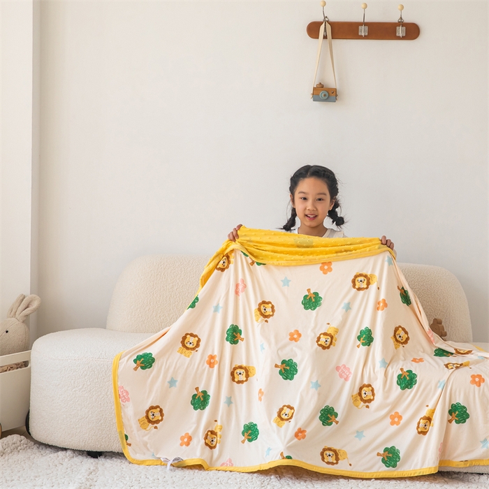 91家纺网 家纺一手货源 找家纺 艾佳宝贝 2025新款A类针织豆豆儿童多功能宿舍午睡安抚盖毯 lucky 萌狮-盖毯