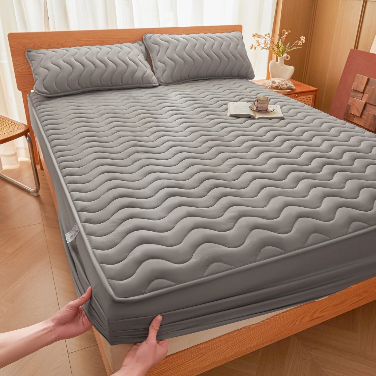 91家纺网 家纺一手货源 找家纺 初心家纺 2025新款原棉防水夹棉窗帘床护罩单件席梦思保护套防水床罩 深灰