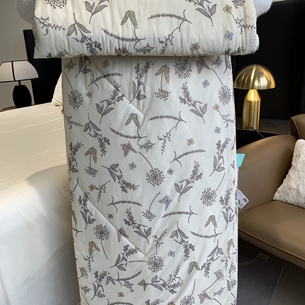 91家纺网 家纺一手货源 找家纺 （总）奈萝家纺 2025新款冰皮凉感丝夏被空调被,蓝莓兔,爱意浓,安妮,草莓慕斯,初茶,丛林乐园,点点草莓,芙蓉,格子熊,韩式清新,好朋友,蝴蝶结,花园兔,可可庄园,快乐城堡,凉感浅汐,绿叶,觅屿,牵牛花开,素锦,夏叶,小草莓,鸭子和熊,郁金香,组合图仅供展示