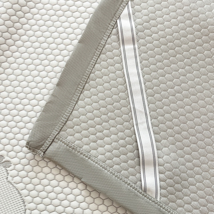 91家纺网 家纺一手货源 找家纺 卡伦2025新款冰丝豆豆凉席床席系列 卡皮巴拉-灰