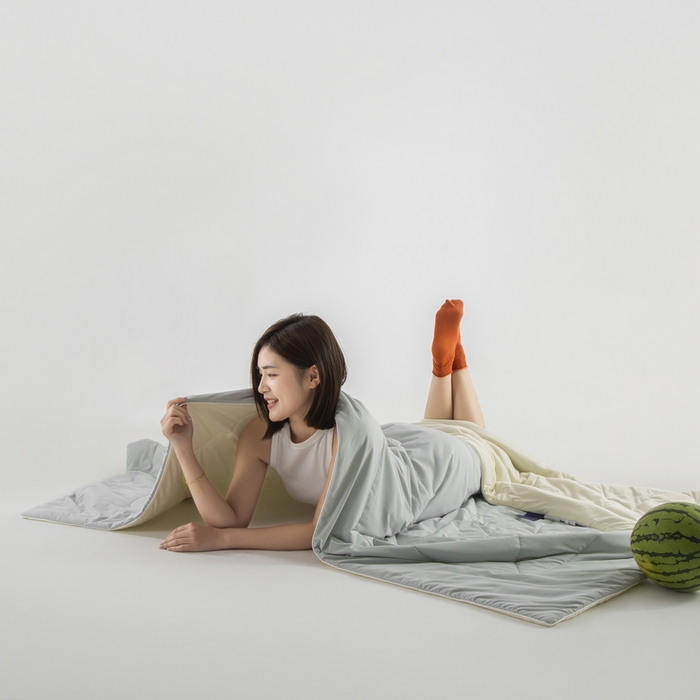 91家纺网 家纺一手货源 找家纺 佳居缘 2025新款锦氨冰川凉感冰菓裸感被 高级灰