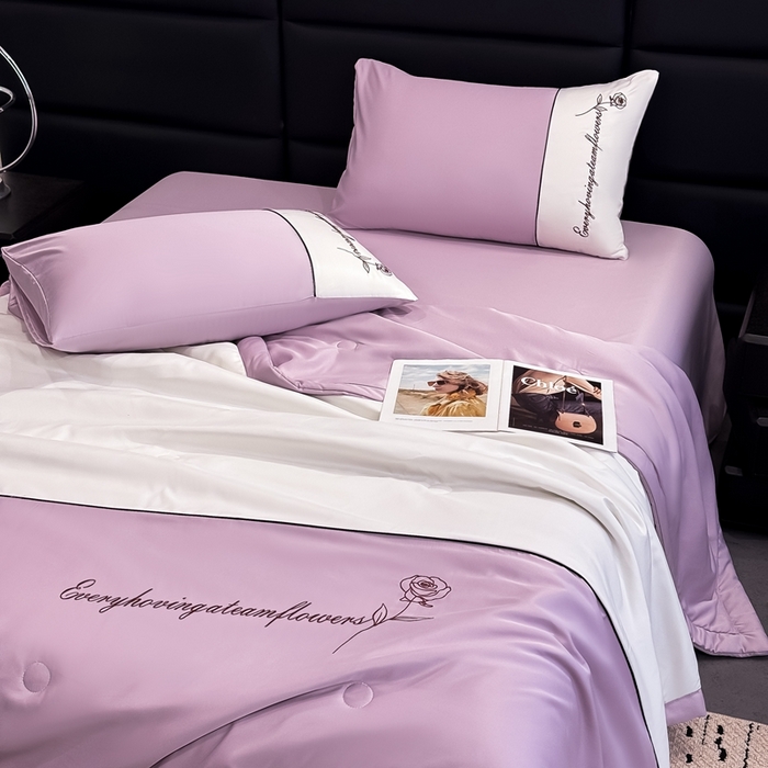 91家纺网 家纺一手货源 找家纺 卡罗兰 2025新款水洗真丝夏凉被空调被拼接款手工包边浪漫花语系列 浪漫花语-香芋紫