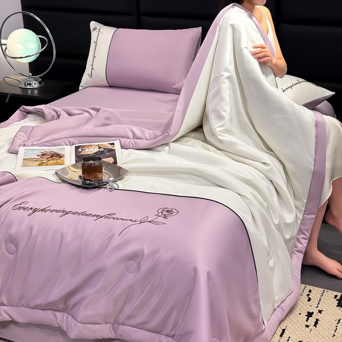 91家纺网 家纺一手货源 找家纺 卡罗兰 2025新款水洗真丝夏凉被空调被拼接款手工包边浪漫花语系列 浪漫花语-香芋紫