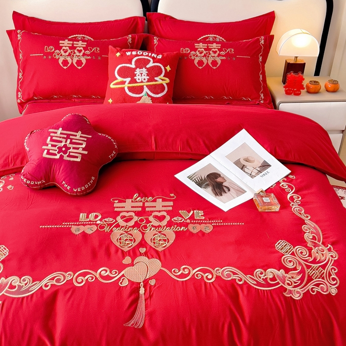 91家纺网 家纺一手货源 找家纺 2025新款100支150克双面长绒棉婚庆绣花四件套 吾家有喜