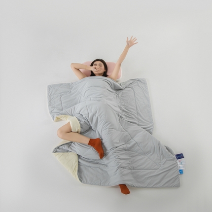 91家纺网 家纺一手货源 找家纺 锦禾穗 2025新款高克重双面锦氨凉感冰菓裸感被 高级灰