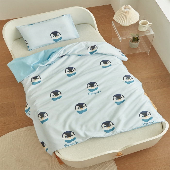 91家纺网 家纺一手货源 找家纺 艾佳宝贝 2025A类儿童全棉多功能单被套可拆式夏被四季被子 乖萌小企鹅