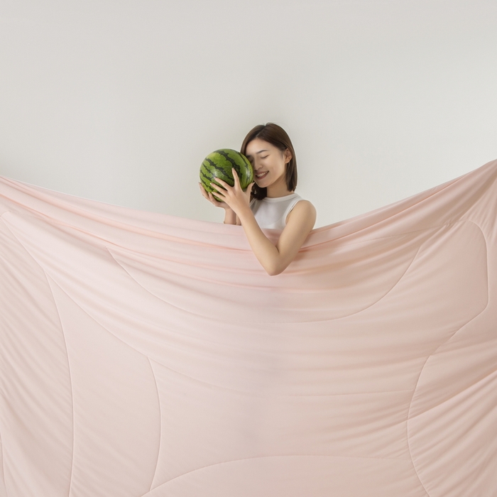 91家纺网 家纺一手货源 找家纺 佳居缘 2025新款锦氨冰川凉感冰菓裸感被 少女粉