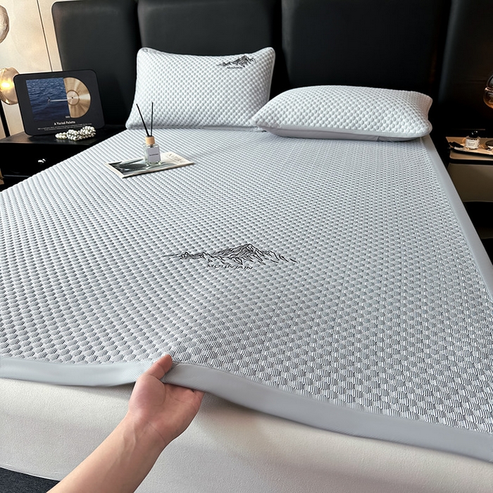 91家纺网 家纺一手货源 找家纺 澳梵家居 2025新款PE中分子A类凉感豆豆刺绣软凉席 冰川-深灰