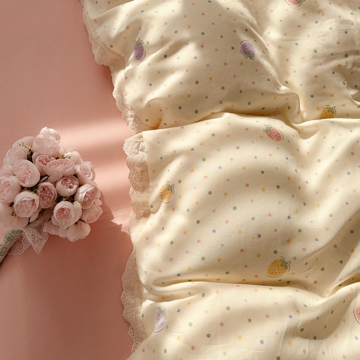 91家纺网 家纺一手货源 找家纺 于果 2025新款全棉双层纱花边款 草莓点点